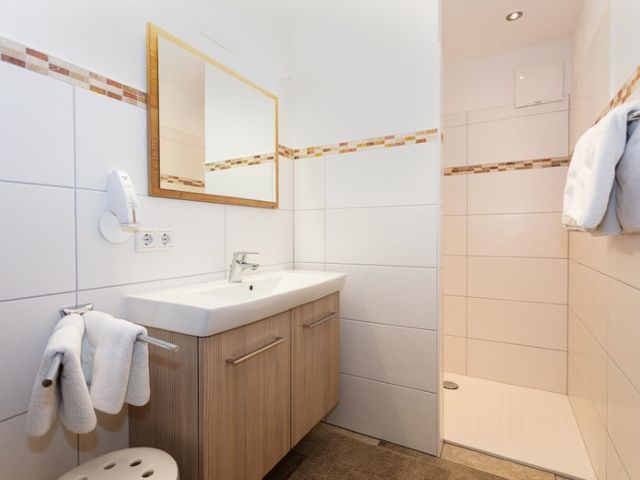 hotel-ferienwohnung-almblick-badezimmer (2).jpg